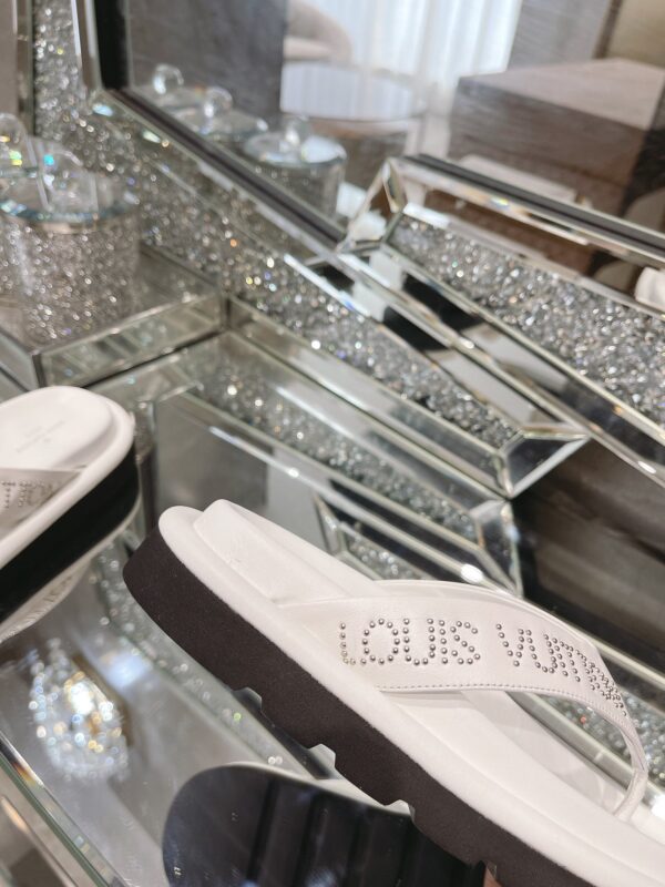 Louis Vuitton Women's The Pool Pillow Flat Comfort Thong White For Women LV 1AABFK