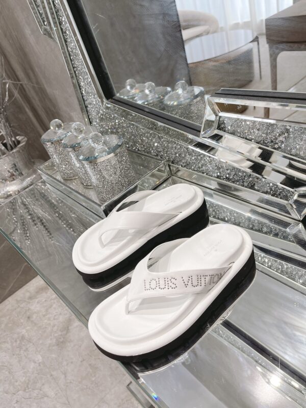 Louis Vuitton Women's The Pool Pillow Flat Comfort Thong White For Women LV 1AABFK