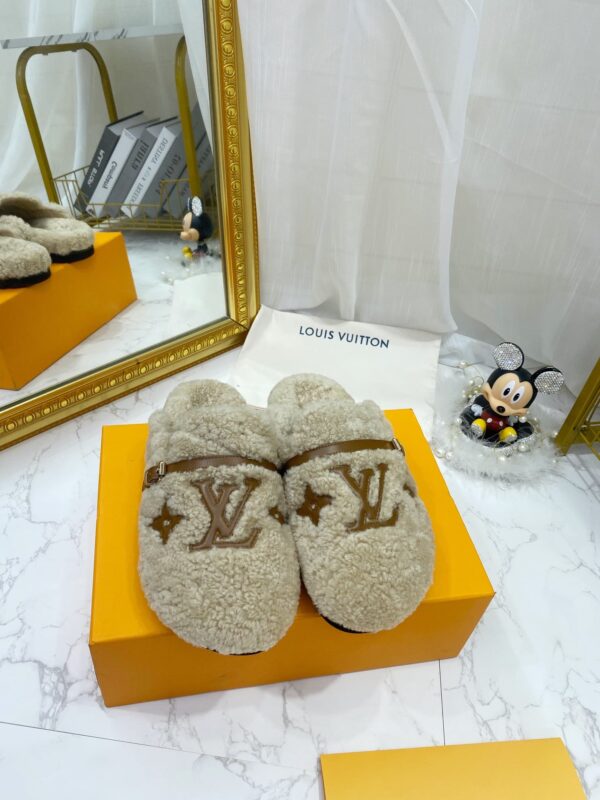 Louis Vuitton Women's Winterbreak Flat Comfort Mule Beige For Women LV