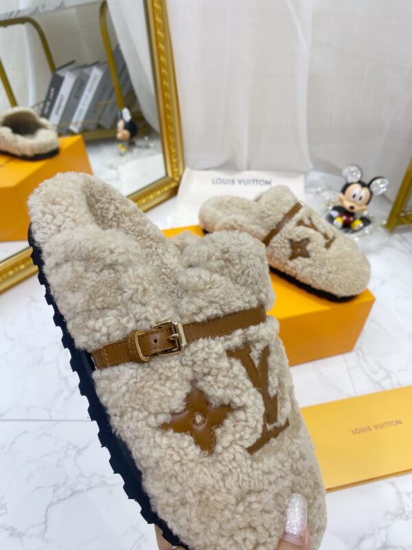 Louis Vuitton Women's Winterbreak Flat Comfort Mule Beige For Women LV
