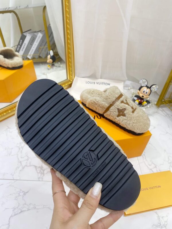 Louis Vuitton Women's Winterbreak Flat Comfort Mule Beige For Women LV