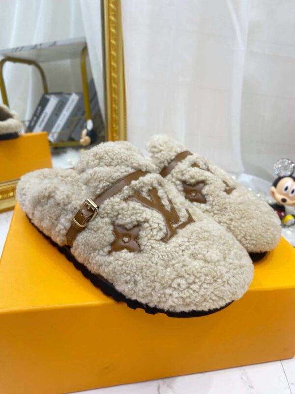 Louis Vuitton Women's Winterbreak Flat Comfort Mule Beige For Women LV