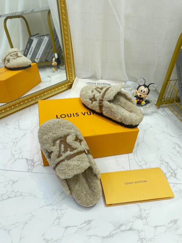 Louis Vuitton Women's Winterbreak Flat Comfort Mule Beige For Women LV