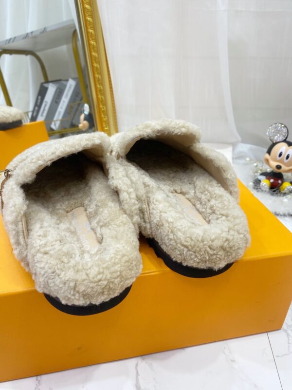 Louis Vuitton Women's Winterbreak Flat Comfort Mule Beige For Women LV