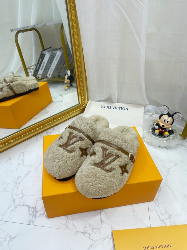 Louis Vuitton Women's Winterbreak Flat Comfort Mule Beige For Women LV