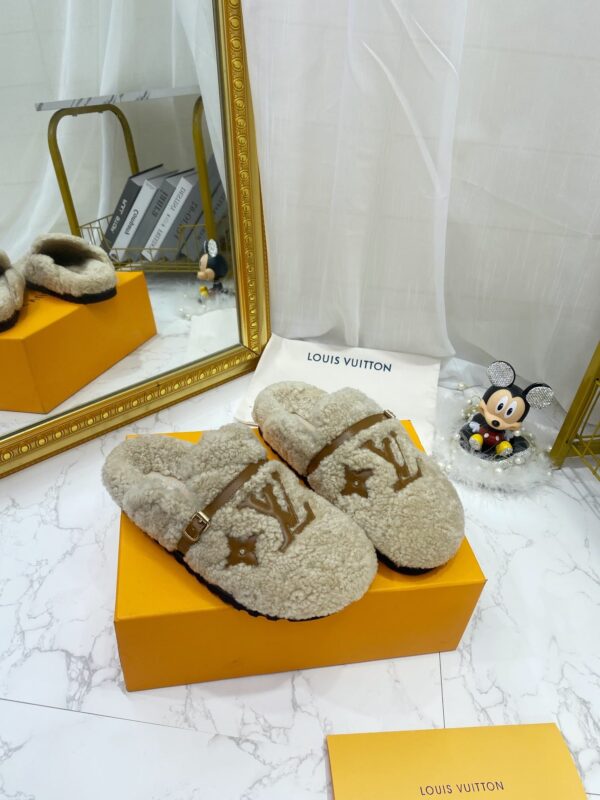 Louis Vuitton Women's Winterbreak Flat Comfort Mule Beige For Women LV