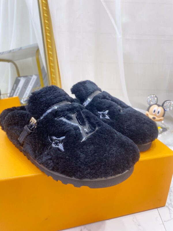 Louis Vuitton Women's Winterbreak Flat Comfort Mule Dark Blue For Women LV