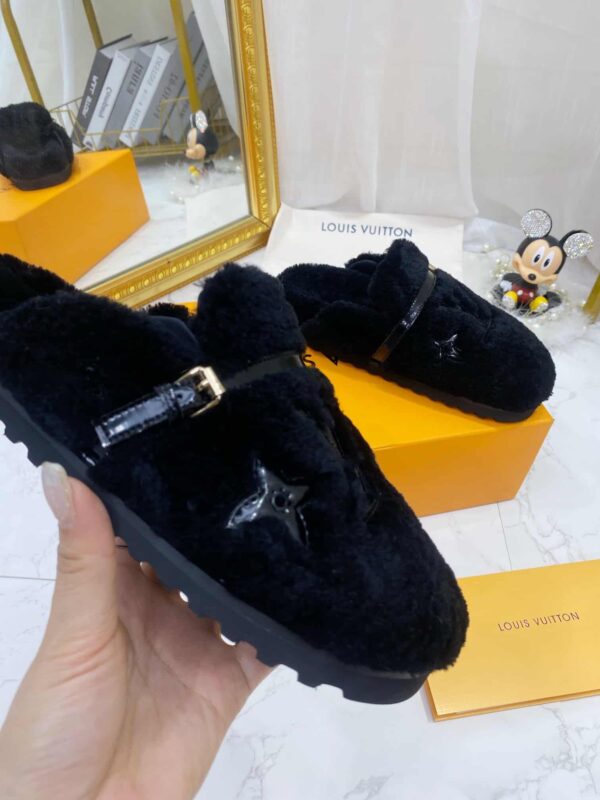 Louis Vuitton Women's Winterbreak Flat Comfort Mule Dark Blue For Women LV