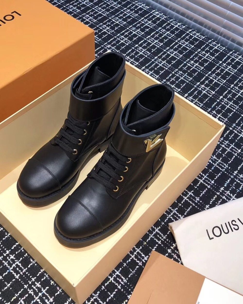 Louis Vuitton Wonderland Flat Ranger Calfskin Leather Fall/Winter Collection Black