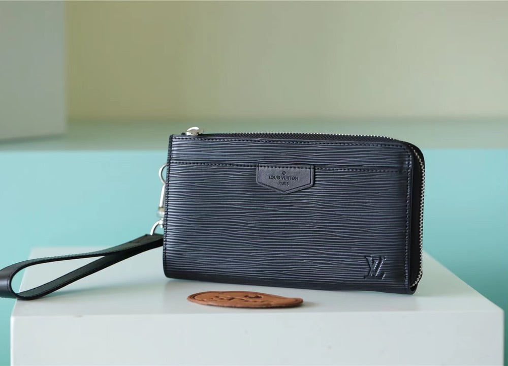 1:1 Replica Louis Vuitton Zippy Dragonne Epi Black For Women, Women's Wallets 4.3in/11cm LV M81325