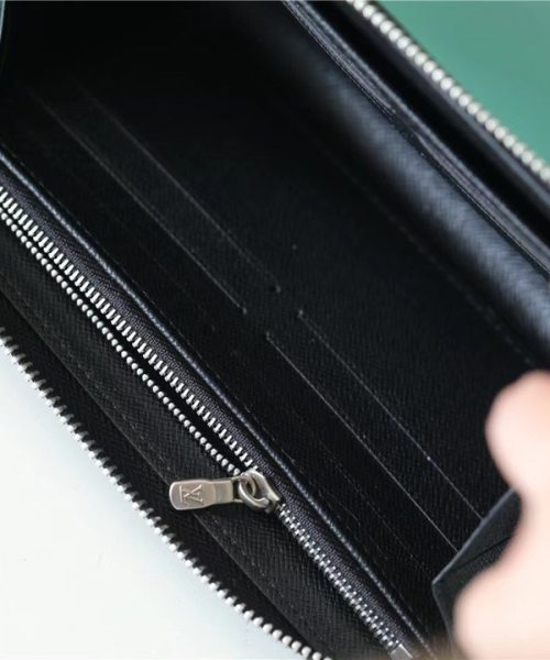 1:1 Replica Louis Vuitton Zippy Dragonne Epi Black For Women, Women's Wallets 4.3in/11cm LV M81325