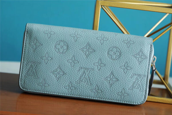 Louis Vuitton Zippy Wallet Monogram Bleu Nuage Blue/ Soft Beige For Women, Women's Wallets 7.9in/19.5cm LV M81053