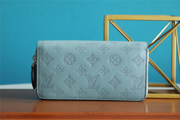 Louis Vuitton Zippy Wallet Monogram Bleu Nuage Blue/ Soft Beige For Women, Women's Wallets 7.9in/19.5cm LV M81053