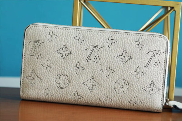 Louis Vuitton Zippy Wallet Monogram White / Soft Beige For Women, Women's Wallets 7.9in/19.5cm LV