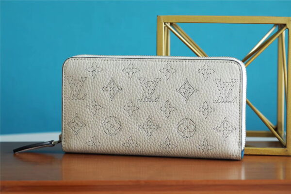 Louis Vuitton Zippy Wallet Monogram White / Soft Beige For Women, Women's Wallets 7.9in/19.5cm LV