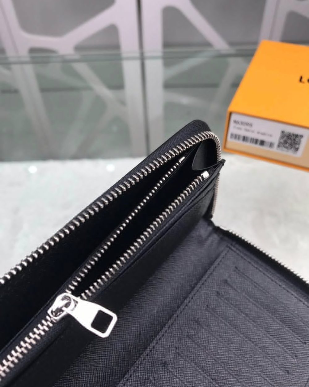 1:1 Replica Louis Vuitton Zippy Wallet Vertical Canvas Black For Men, Men's Wallet 7.9in/20cm LV M62295