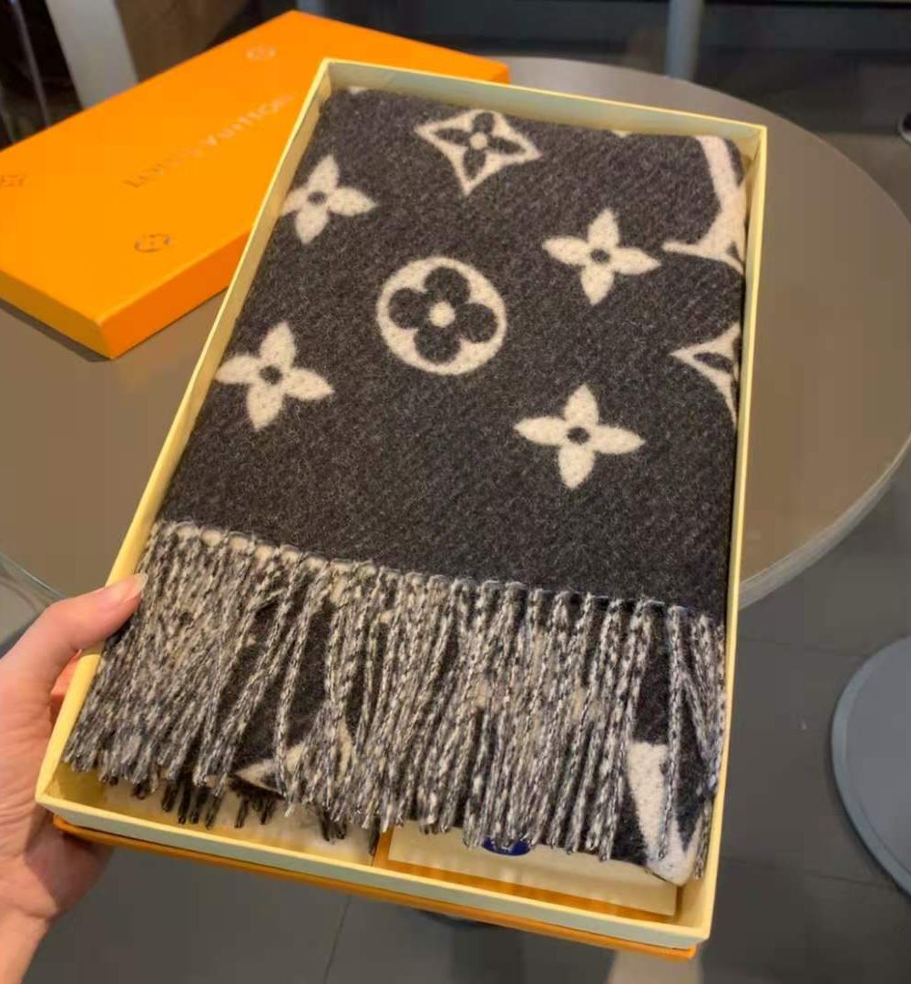 LV Essential Scarf Black For Women M77853