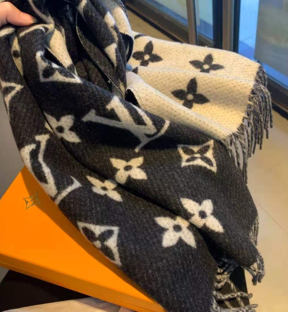 LV Essential Scarf Black For Women M77853