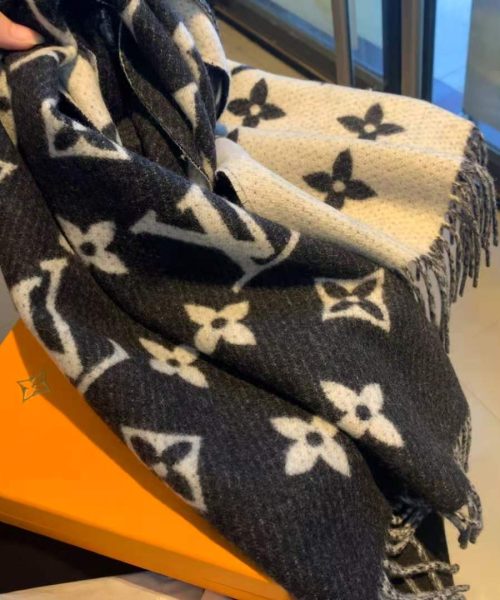 LV Essential Scarf Black For Women M77853