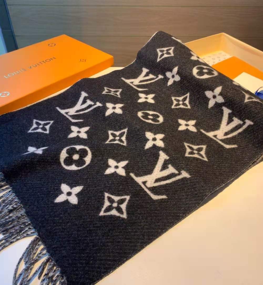 LV Essential Scarf Black For Women M77853