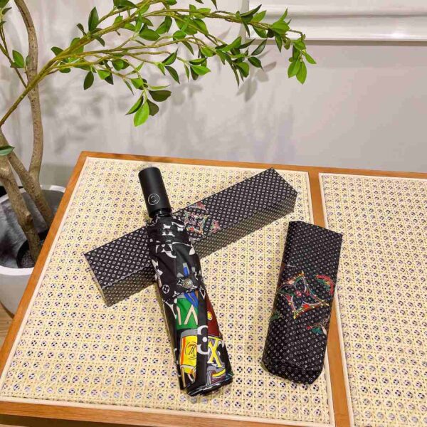 LV Monogram In the Middle Folding Umbrella Black