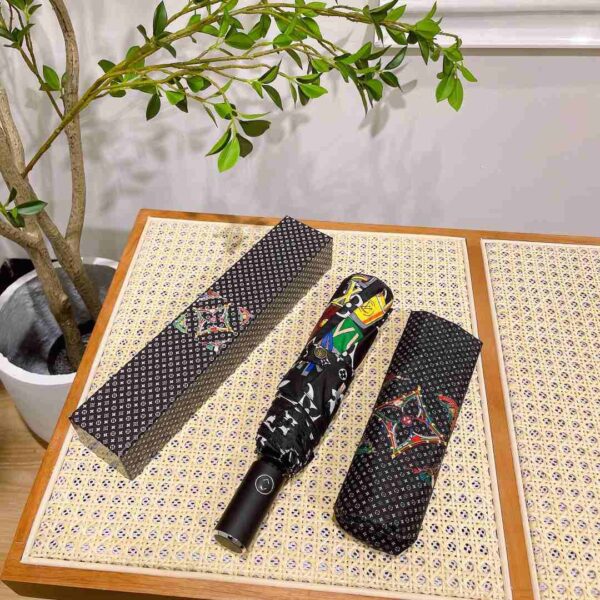 LV Monogram In the Middle Folding Umbrella Black