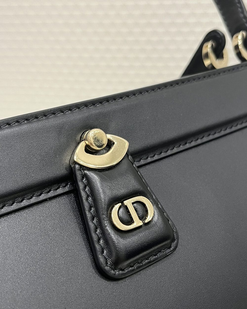 1:1 Replica Medium Dior Key Bag Black For Women 12in/30 cm M1843OBEQ_M900