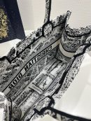 1:1 Replica Medium Dior Tote Bag Black And  For Women 14in/ 36cm M1296ZOMP_M041