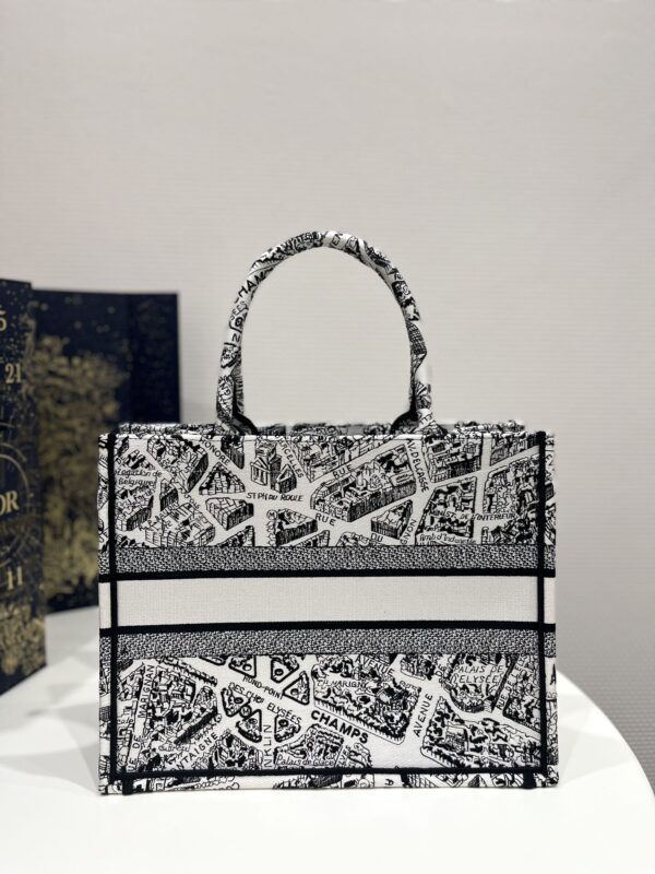 1:1 Replica Medium Dior Tote Bag Black And  For Women 14in/ 36cm M1296ZOMP_M041