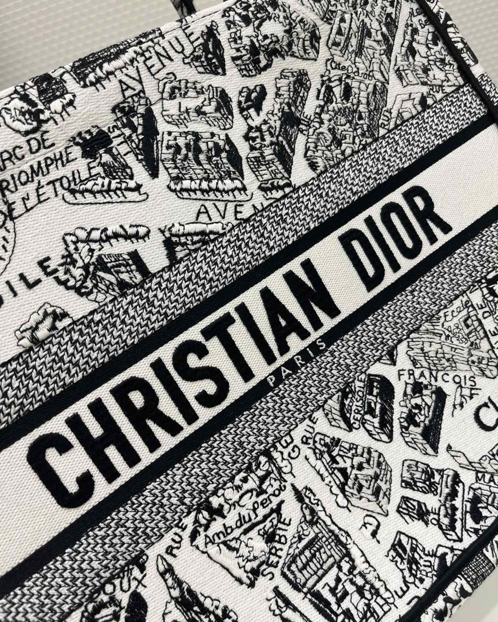 1:1 Replica Medium Dior Tote Bag Black And  For Women 14in/ 36cm M1296ZOMP_M041