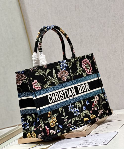 1:1 Replica Medium Dior Tote Bag White/Black For Women 14in/ 36cm M1296ZEAU_M933