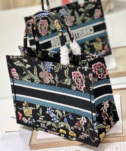 1:1 Replica Medium Dior Tote Bag White/Black For Women 14in/ 36cm M1296ZEAU_M933