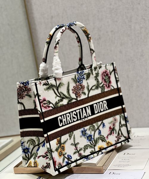 1:1 Replica Medium Dior Tote Bag White/Black For Women 14in/ 36cm M1296ZEAU_M933