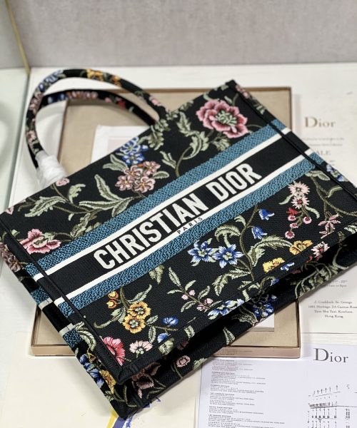 1:1 Replica Medium Dior Tote Bag White/Black For Women 14in/ 36cm M1296ZEAU_M933
