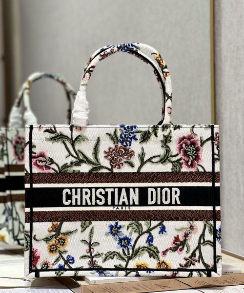 1:1 Replica Medium Dior Tote Bag White/Black For Women 14in/ 36cm M1296ZEAU_M933