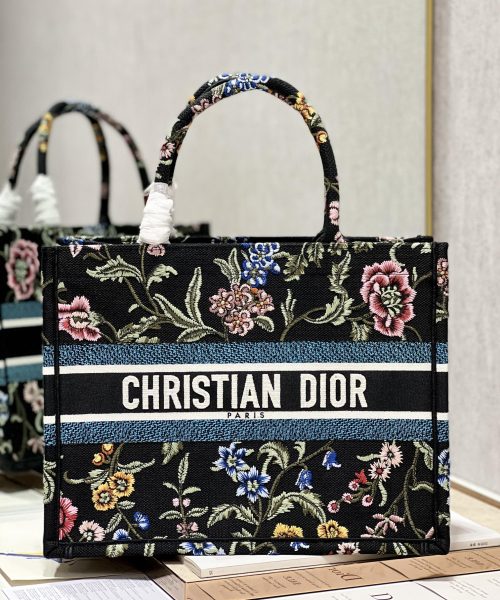 1:1 Replica Medium Dior Tote Bag White/Black For Women 14in/ 36cm M1296ZEAU_M933