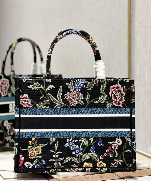 1:1 Replica Medium Dior Tote Bag White/Black For Women 14in/ 36cm M1296ZEAU_M933