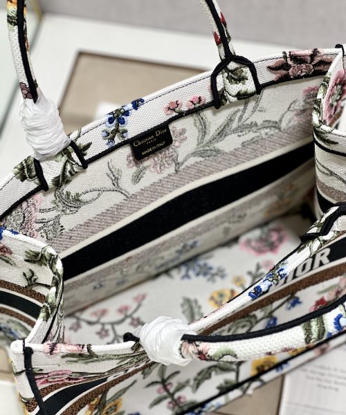 1:1 Replica Medium Dior Tote Bag White/Black For Women 14in/ 36cm M1296ZEAU_M933