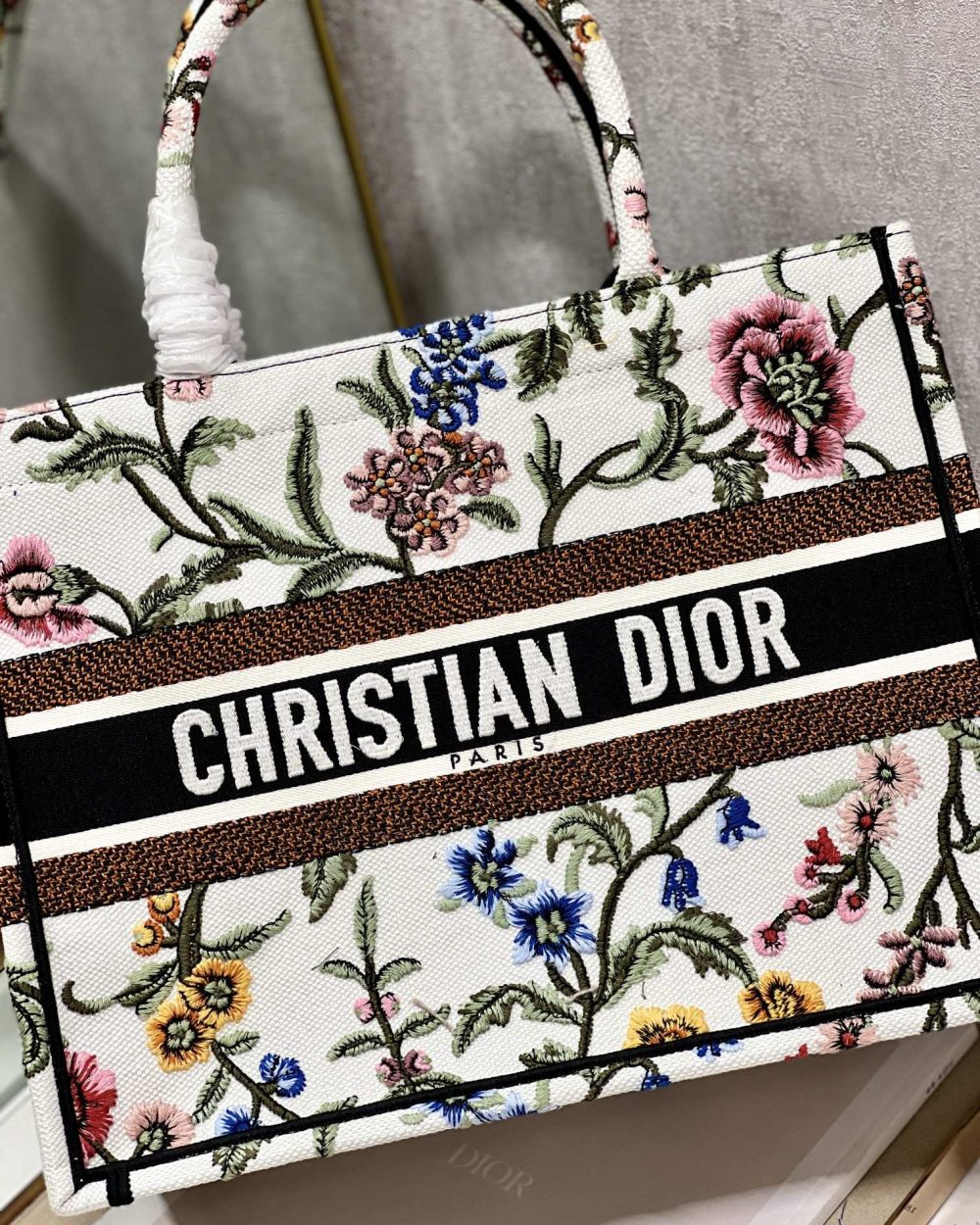 1:1 Replica Medium Dior Tote Bag White/Black For Women 14in/ 36cm M1296ZEAU_M933