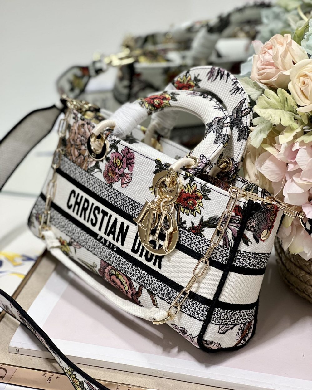 1:1 Replica Medium Lady D-Joy Bag White/Black For Women 10in/26cm