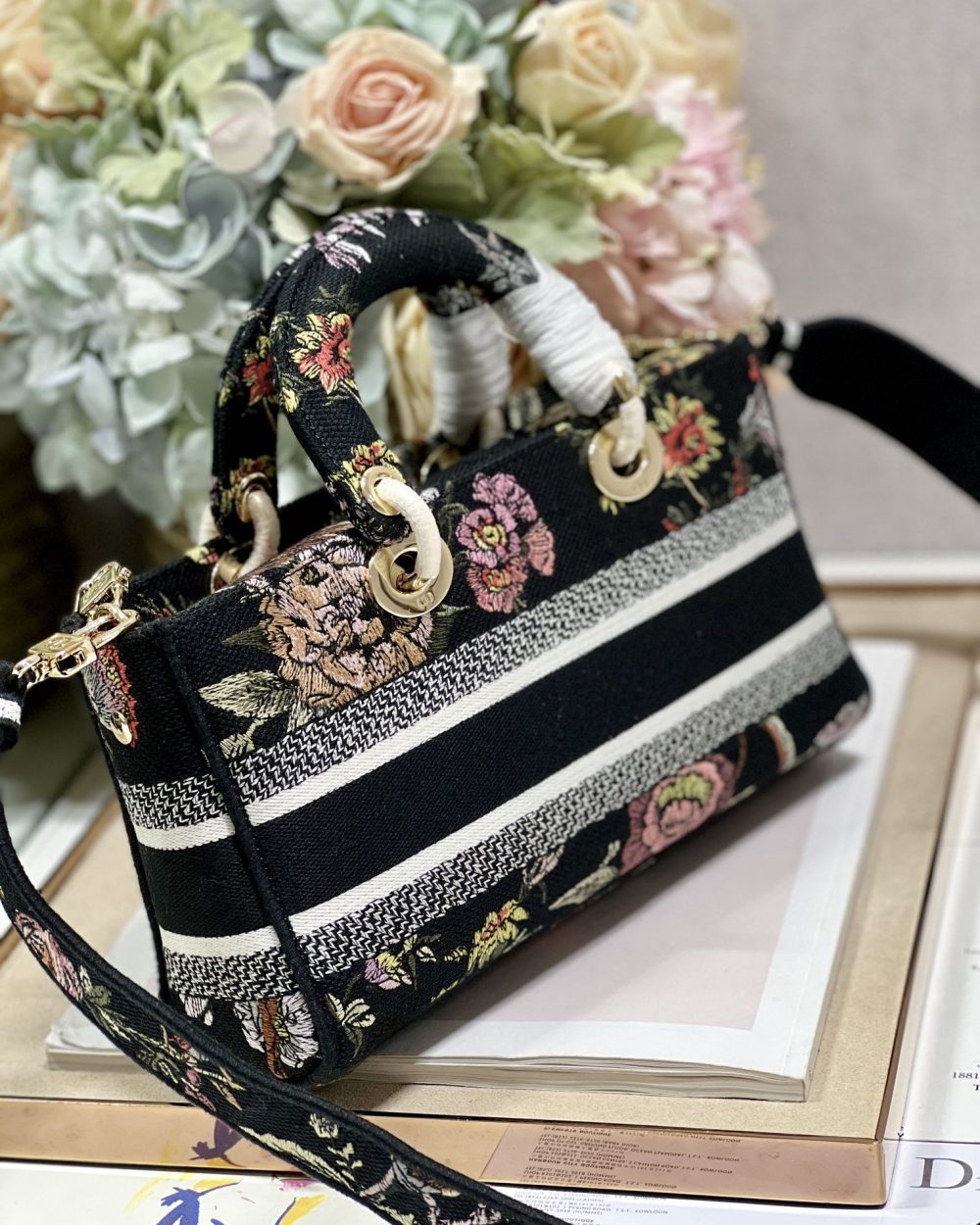 1:1 Replica Medium Lady D-Joy Bag White/Black For Women 10in/26cm