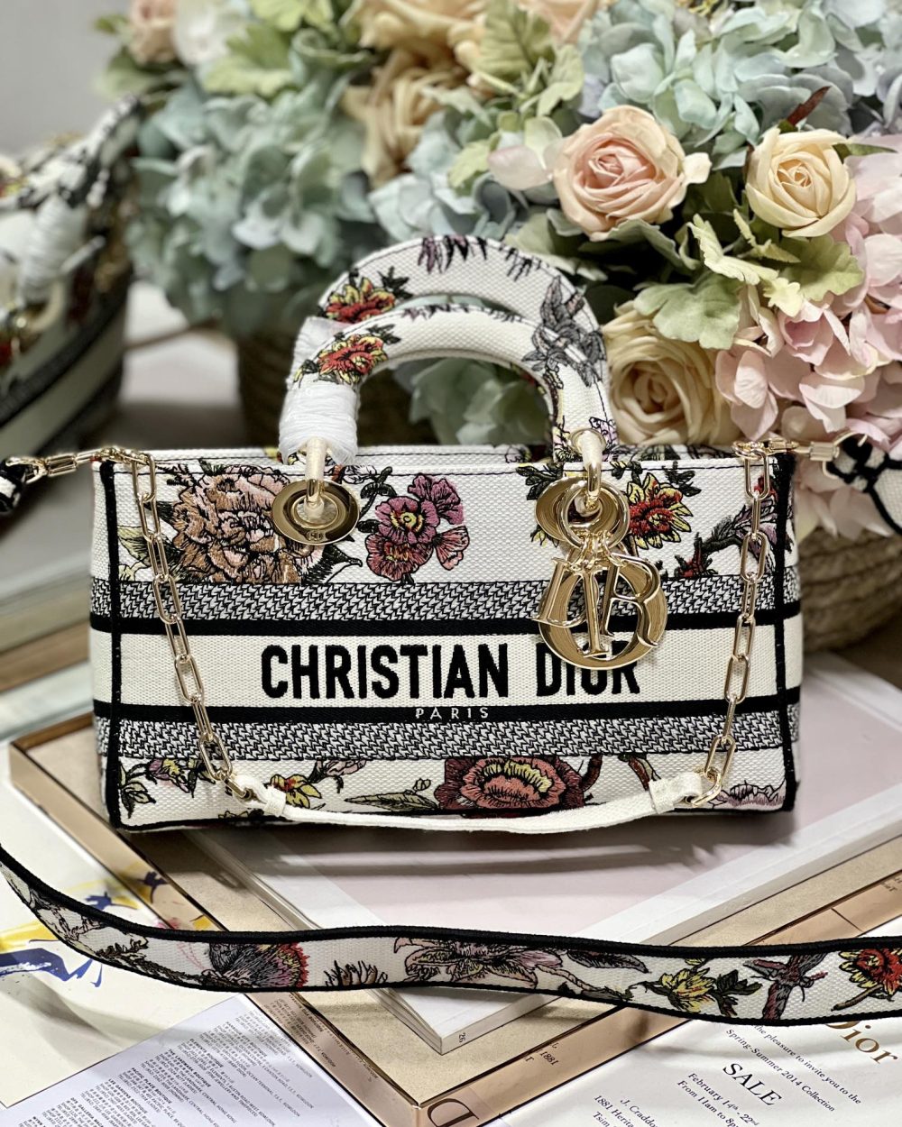 1:1 Replica Medium Lady D-Joy Bag White/Black For Women 10in/26cm