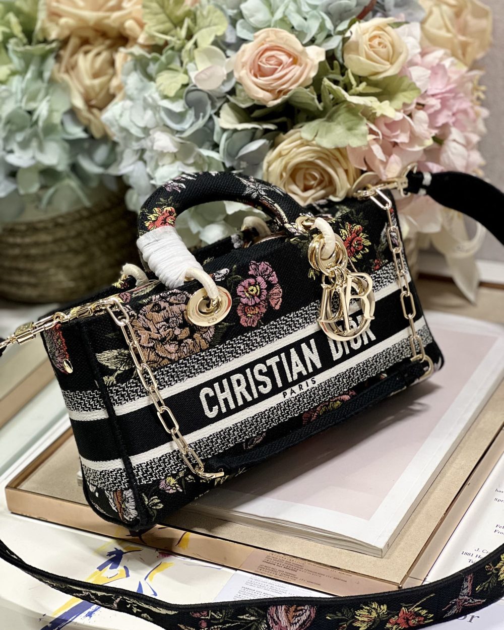 1:1 Replica Medium Lady D-Joy Bag White/Black For Women 10in/26cm