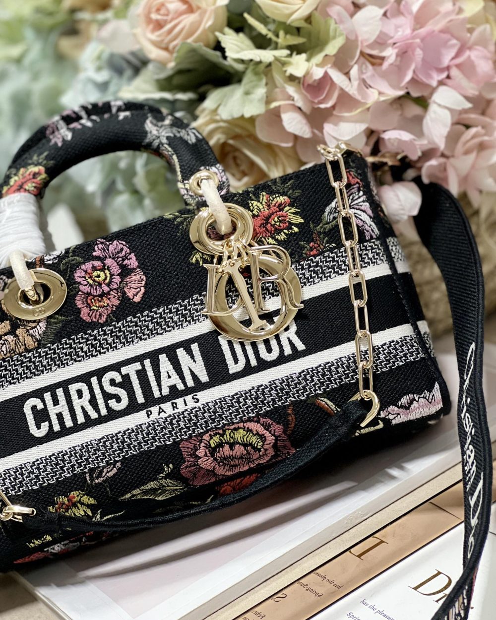 1:1 Replica Medium Lady D-Joy Bag White/Black For Women 10in/26cm