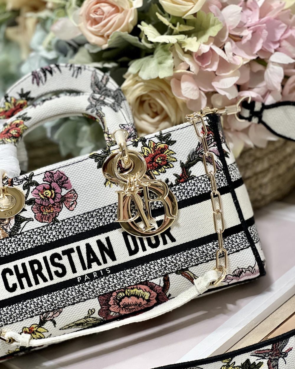 1:1 Replica Medium Lady D-Joy Bag White/Black For Women 10in/26cm