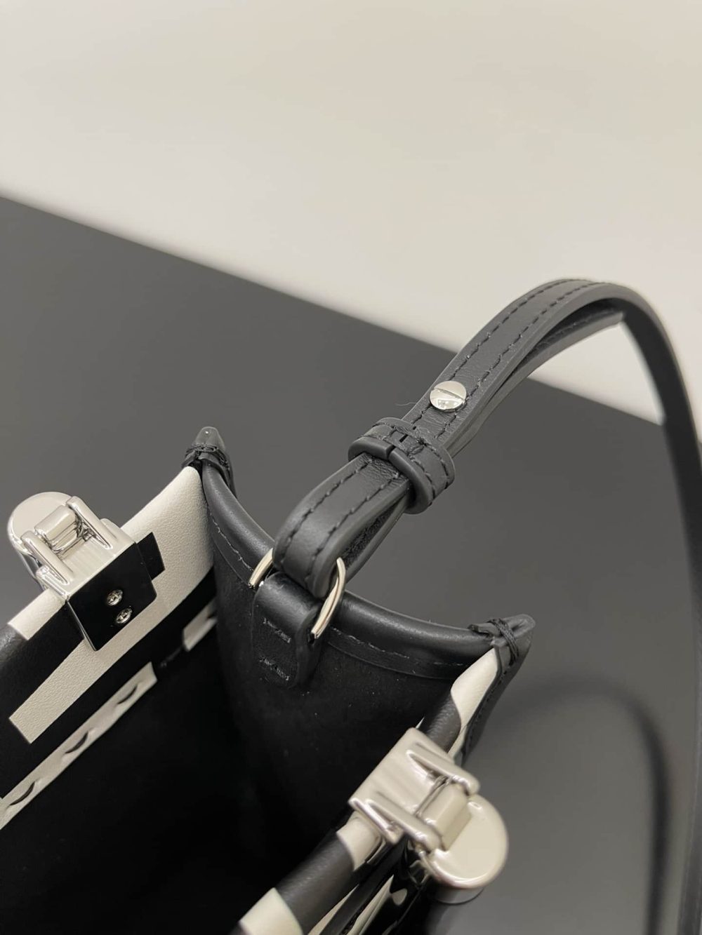 1:1 Replica Mini Sunshine Shopper Two-Tone Mini Bag Black And White For Women 7in/18cm - Image 8