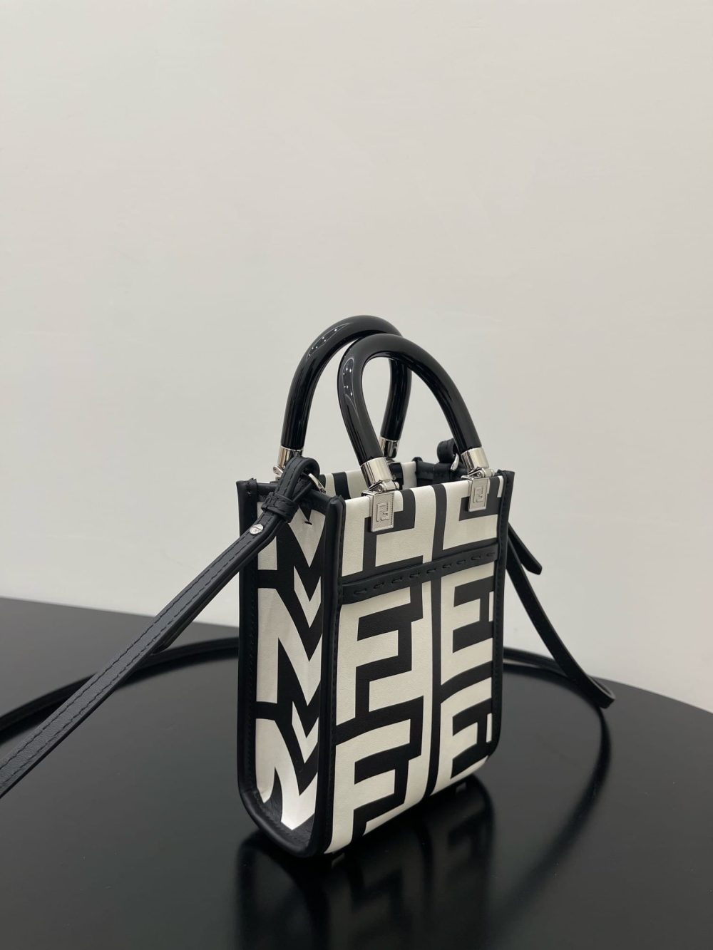 1:1 Replica Mini Sunshine Shopper Two-Tone Mini Bag Black And White For Women 7in/18cm - Image 2