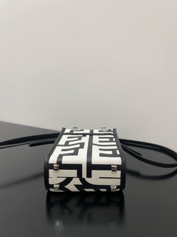 1:1 Replica Mini Sunshine Shopper Two-Tone Mini Bag Black And White For Women 7in/18cm