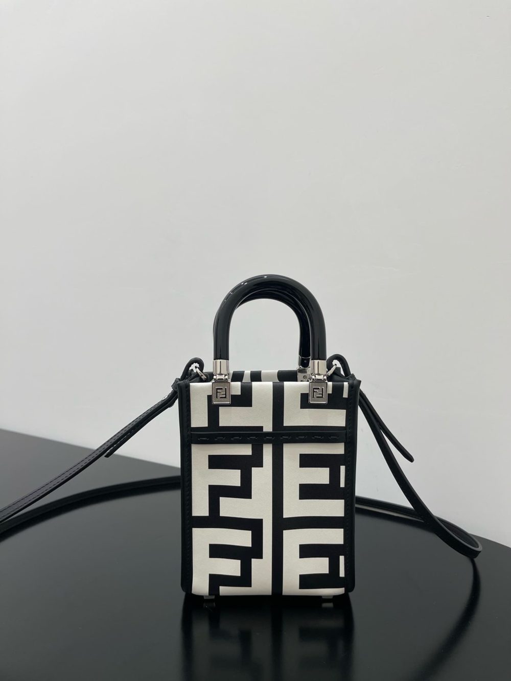 1:1 Replica Mini Sunshine Shopper Two-Tone Mini Bag Black And White For Women 7in/18cm - Image 3