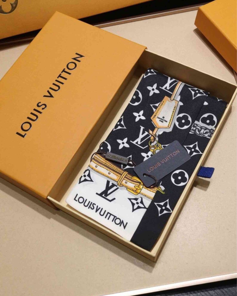 Monogram Confidential Bandeau Black And White For Women M78656